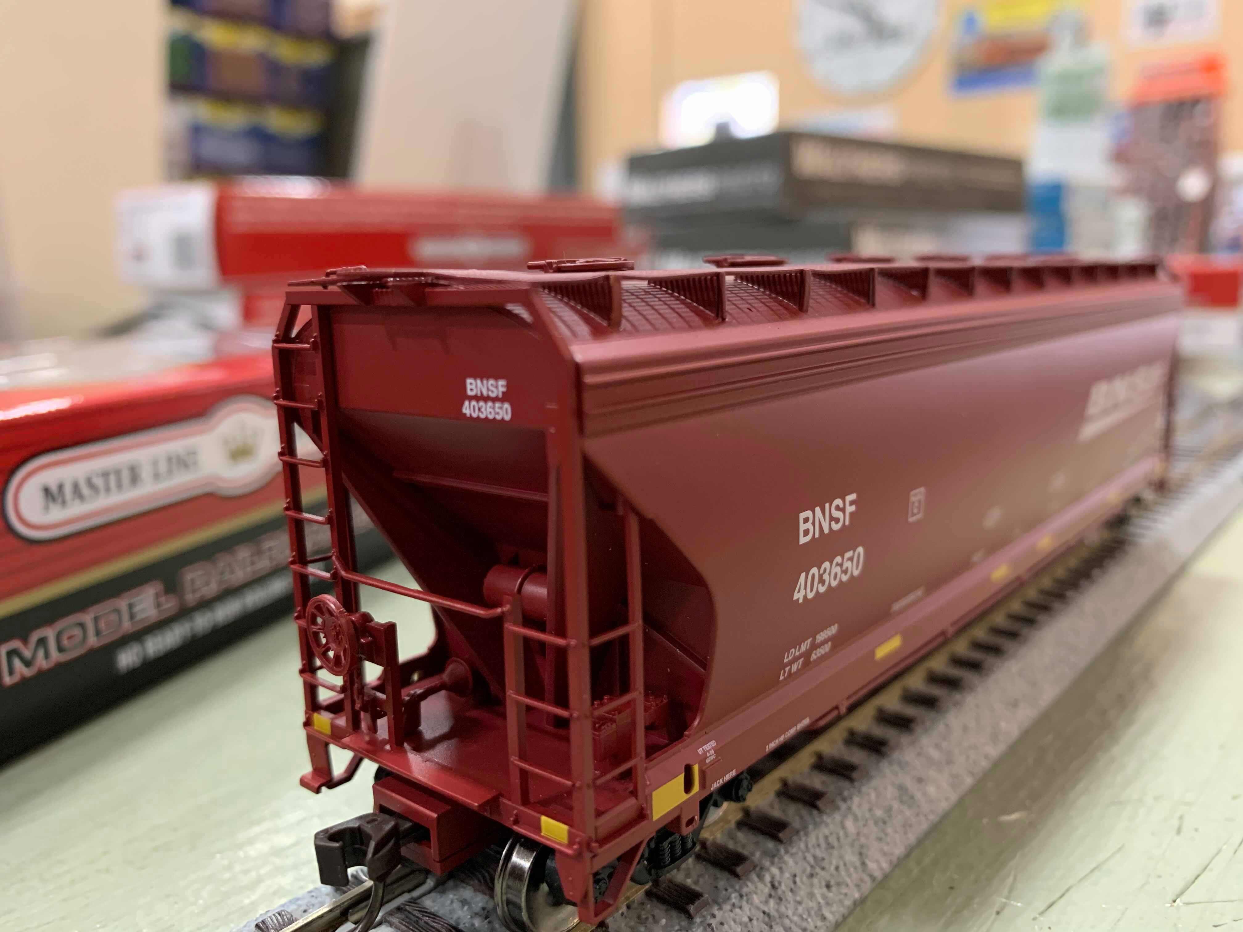 Fox Valley Models N Scale 85401-1 3000 Covered Hopper Car BNSF Road #407754 New! 