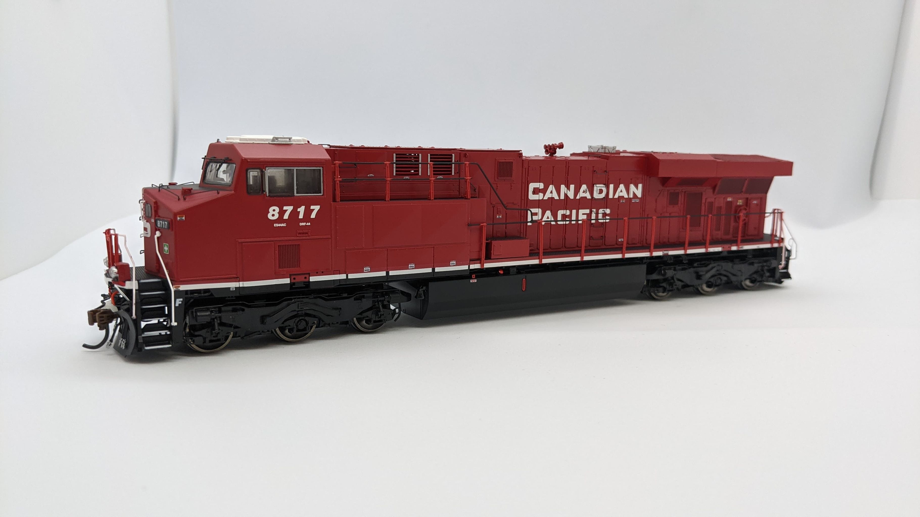 Athearn G83174 - HO Scale ES44AC DCC/Sound Diesel- Canadian Pacific #8703