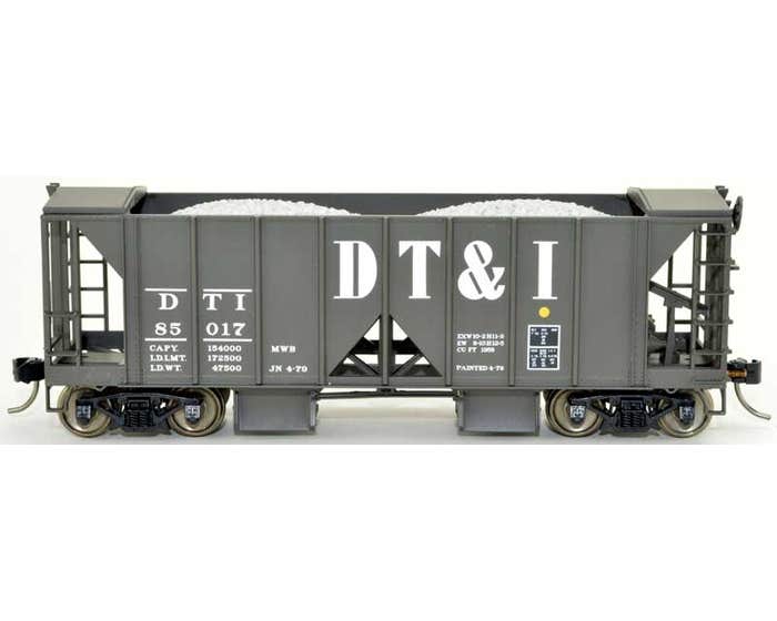 Bowser 42806 - HO RTR 70 Ton 2-Ballast Hopper with Side Chutes -DT&I #85017