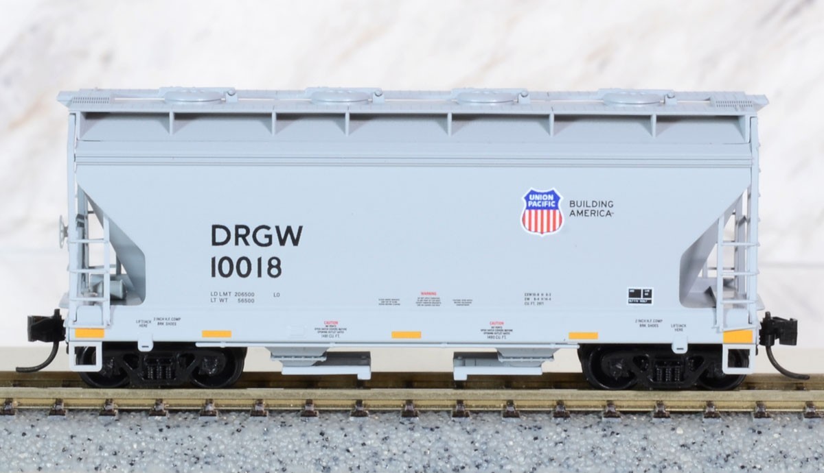 Micro Trains 092 00 502 - N Scale 2-Bay Covered Hopper - Union Pacific #10029