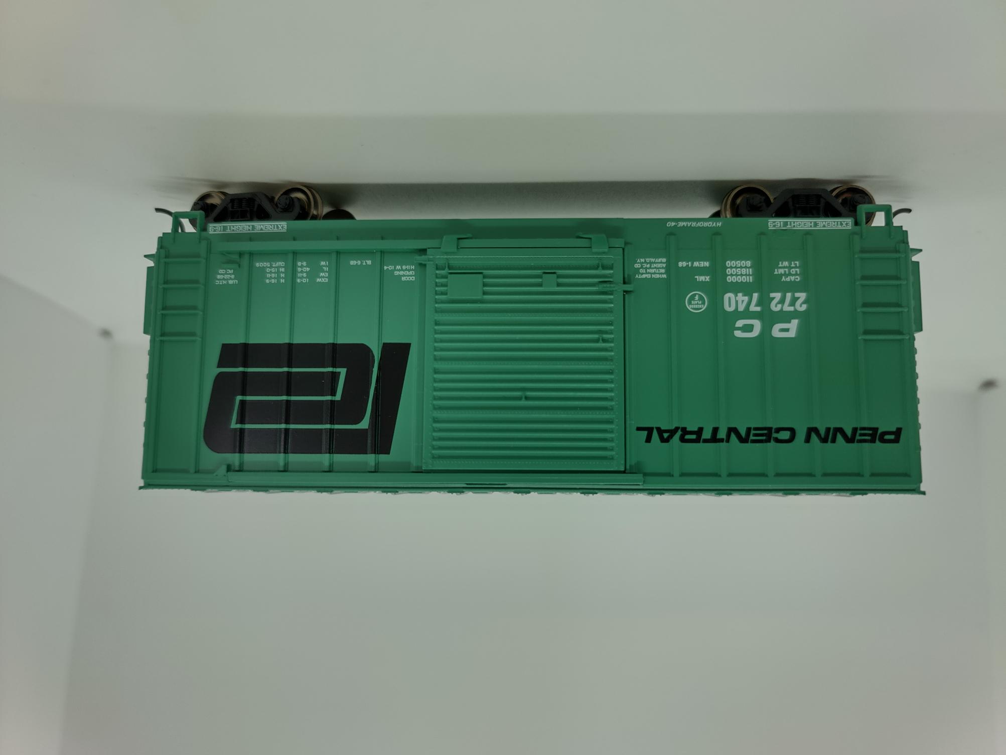 Athearn Roundhouse RND1068 - HO 40Ft High Cube Outside Braced Boxcar - Penn Central #272745