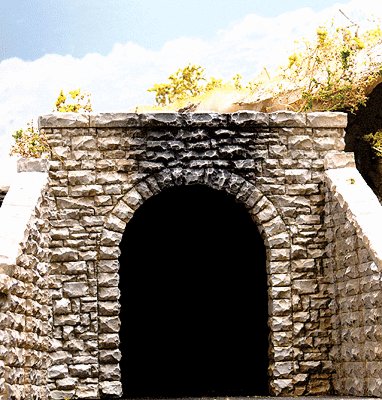 Chooch 8360 - HO Single-Track Random Stone Tunnel Portal - 5 x 4-3/4 Inches (1pc)