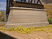 Chooch 8433 - HO Double-Track Concrete Pointed Bridge Pier - Fits Central Valley Double-Track Truss Bridge