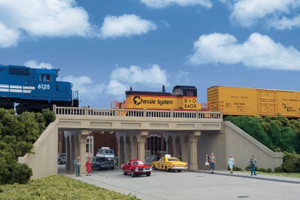 Walthers Cornerstone 4560 - HO Urban Concrete Overpass - Kit