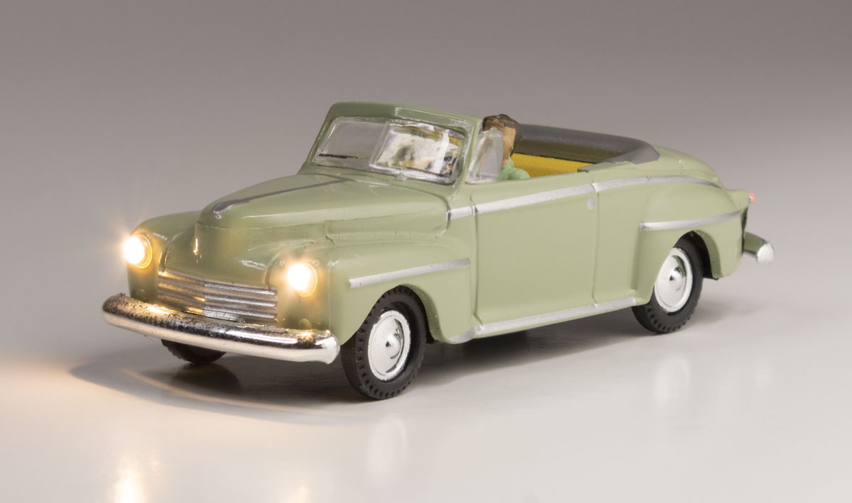 Woodland Scenics 5594 - HO Just Plug Lighted Vehicle - Cool Convertible