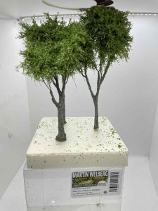 Martin Welberg Scenic Studios WB-TLMG2 - FINE SCALE TREE - LARGE - MEDIUM GREEN - 12CM-16CM