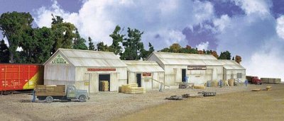 Walthers Cornerstone 2911 - HO Scale Clayton County Lumber -- Kit