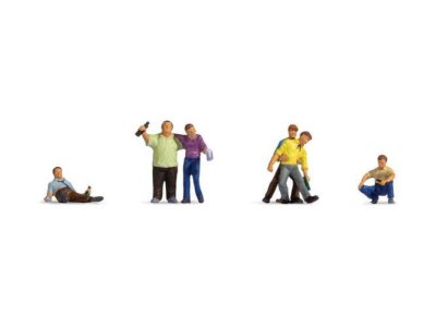 Noch 15559 - HO Scale Drunk People pkg(6)