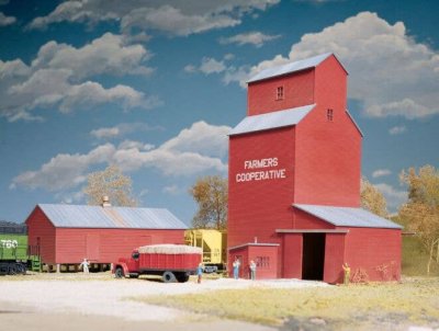 Walthers Cornerstone 3036 - HO Scale Farmers Cooperative Rural Grain Elevator -- Kit - Elevator: ...