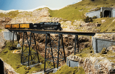 Micro Engineering 75515 - HO Scale Tall Steel Viaduct -- Kit - Scale Length: 210' 64m