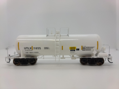 Athearn G25628 HO 13,600 Gallon Acid Tank Car UTLX #11696