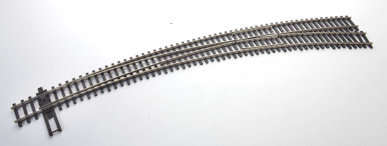 Walthers Track 83062 - HO Code 83 Nickel Silver DCC-Friendly Curved Turnout - 20 and 24inch Radius- Right Hand