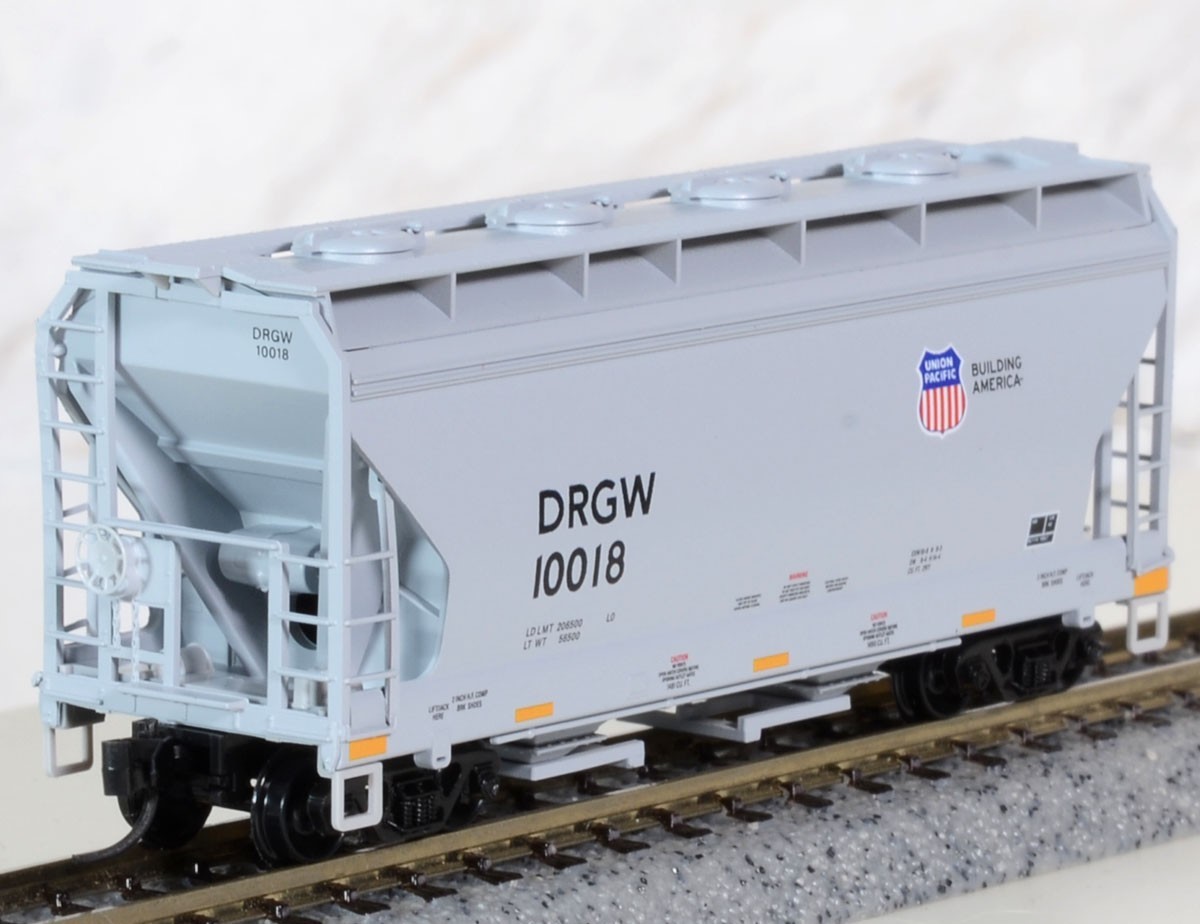 Micro Trains 092 00 502 - N Scale 2-Bay Covered Hopper - Union Pacific #10029