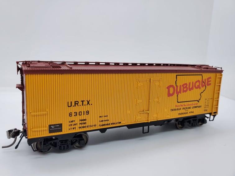 Rapido Trains 121053-4 - HO 37ft General American Meat Reefer - Dubuque (Large Logo) #69038