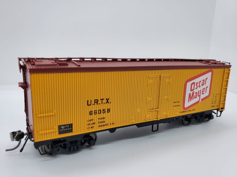 Rapido Trains 121058-1 - HO 37ft General American Meat Reefer - Oscar Mayer (Largo Logo) #66052