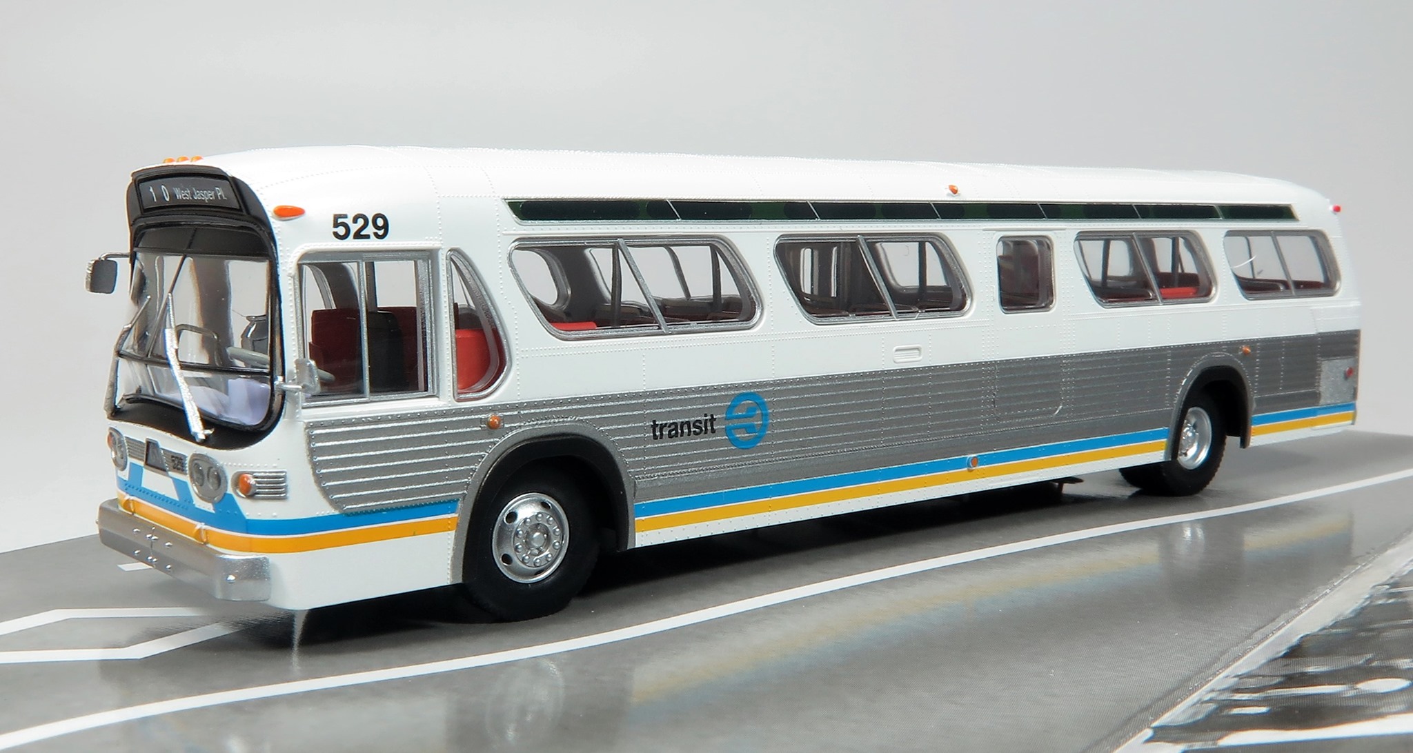 Rapido Trains 753102 - HO New Look Bus Edmonton Transit - Route 7 to Coliseum #517 Deluxe