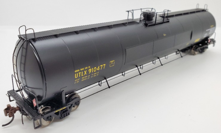 Otter Valley Railroad Model Trains - Tillsonburg, Ontario Canada :: HO Scale  :: Freight Cars :: Athearn G25654 - HO RTR 33,900 Gallon LPG Tank/ Flat -  UTLX #910477
