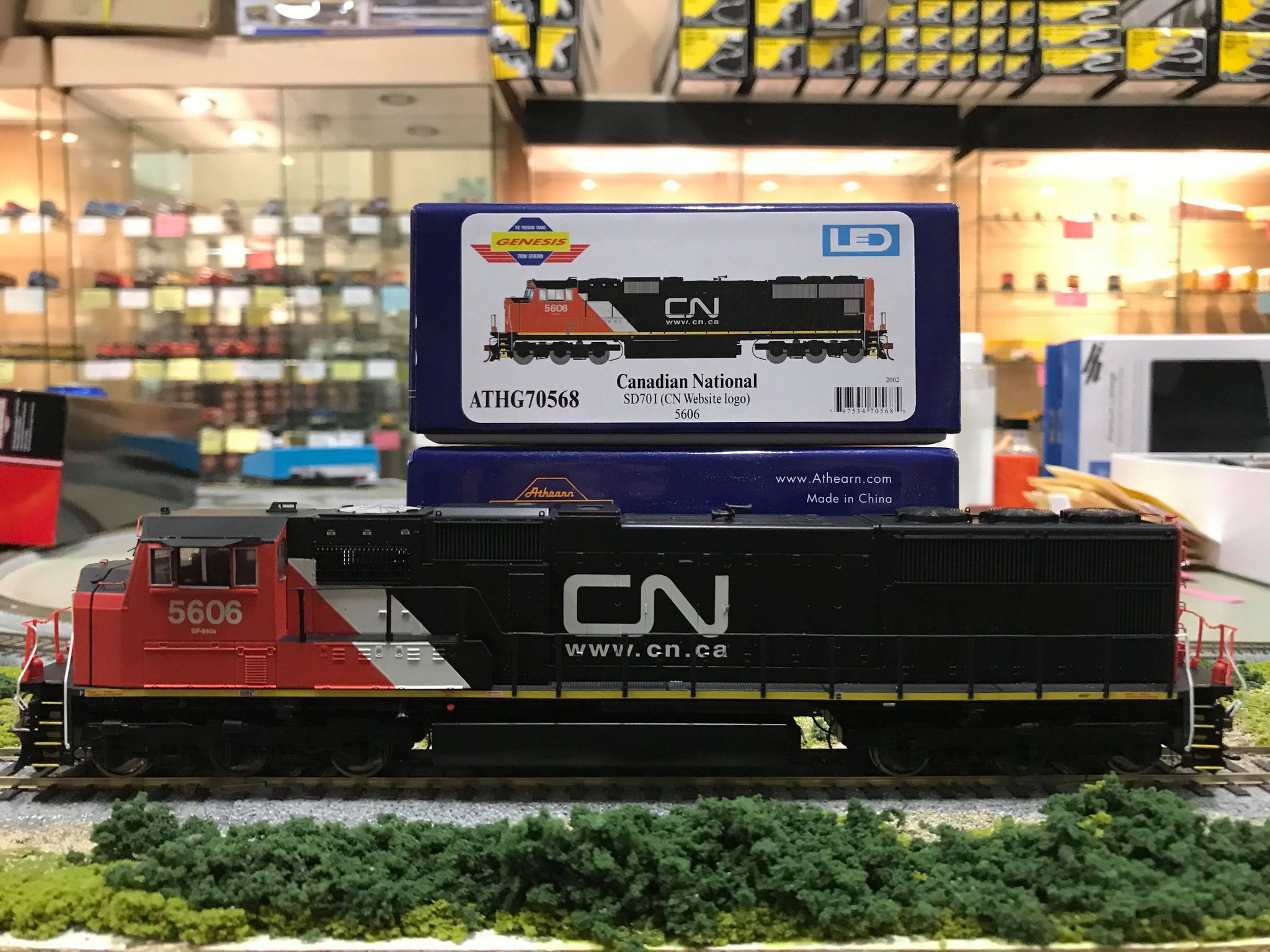 Athearn Genesis G70668 - HO SD70I - DCC & Sound - Canadian National #5606