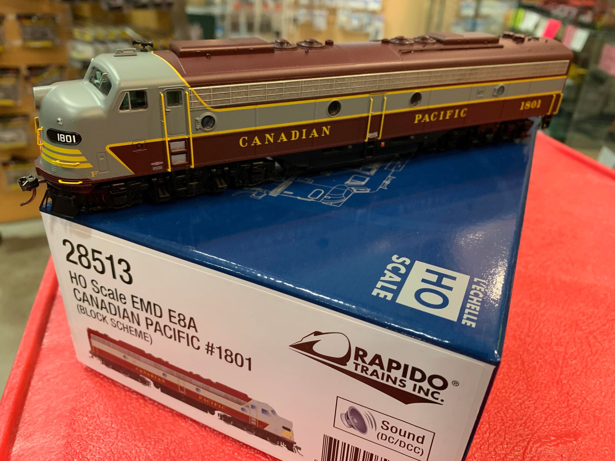 Rapido 28011 HO - EMD E8A (DC/Silent) Canadian Pacific - Early Maroon: #1802