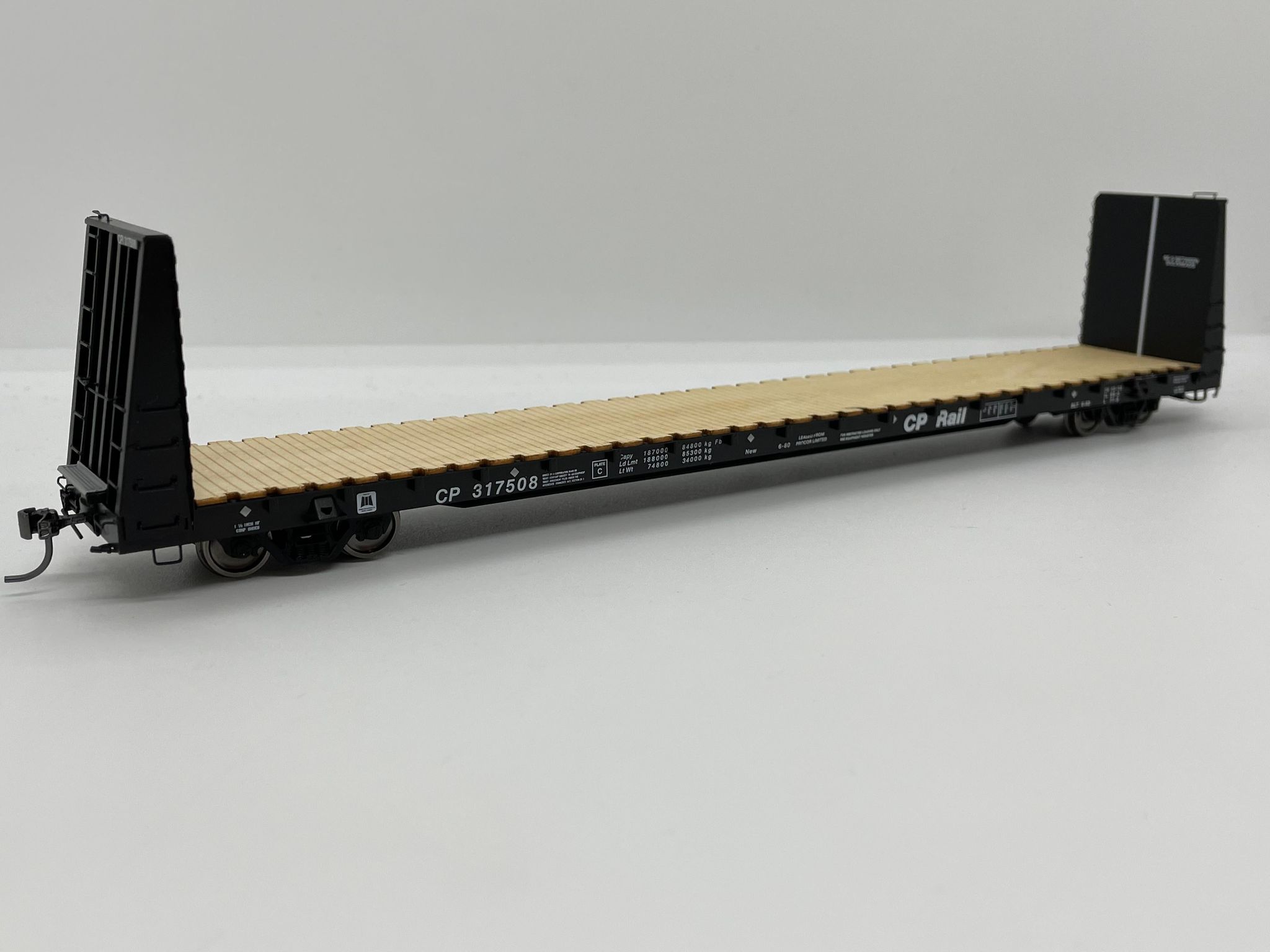 Rapido 147002 - HO 66ft Bulkhead Flatcar - CP Rail (Black) #317422