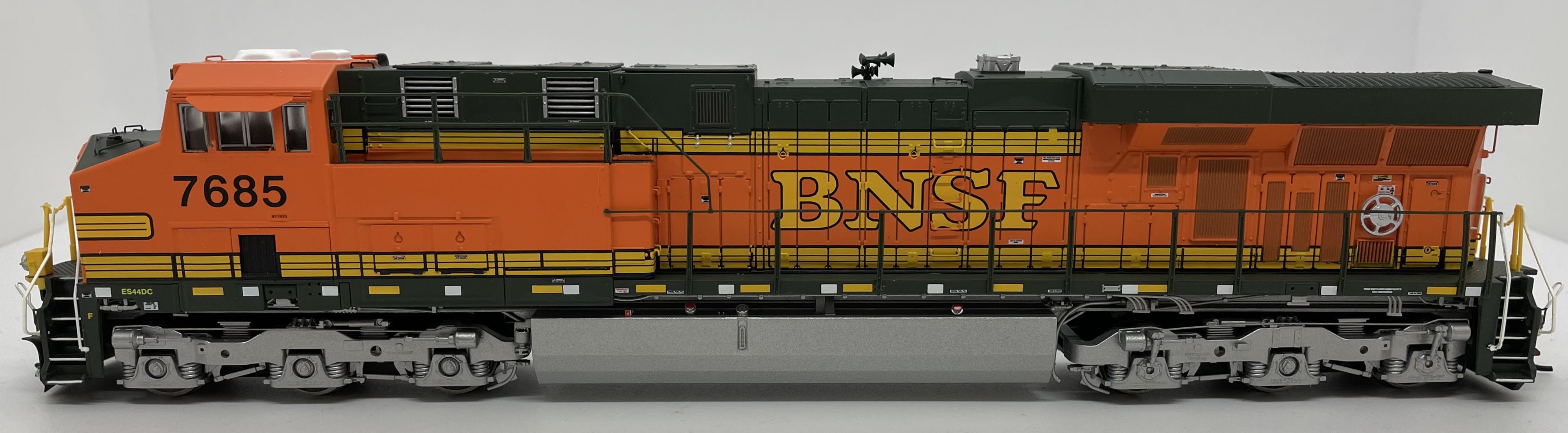 Athearn Genesis G83199 - HO GE ES44DC - DCC & Sound - Burlington Northern Santa Fe (BNSF) #7672