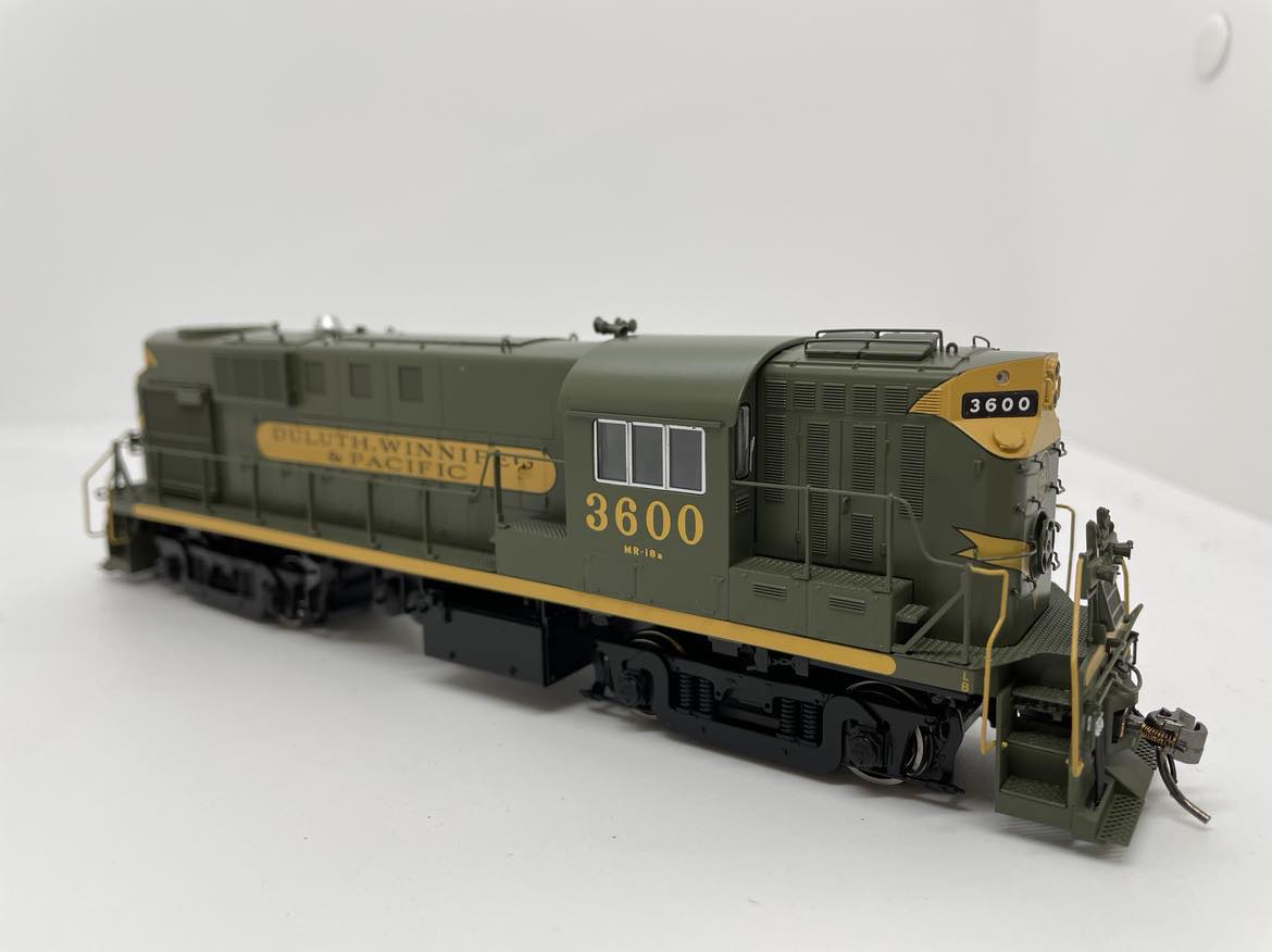 Rapido 31068 HO - Alco RS-11, 2nd Run - Diesel Locomotive - DCC Ready - Duluth, Winnipeg & Pacific - Delivery #3609