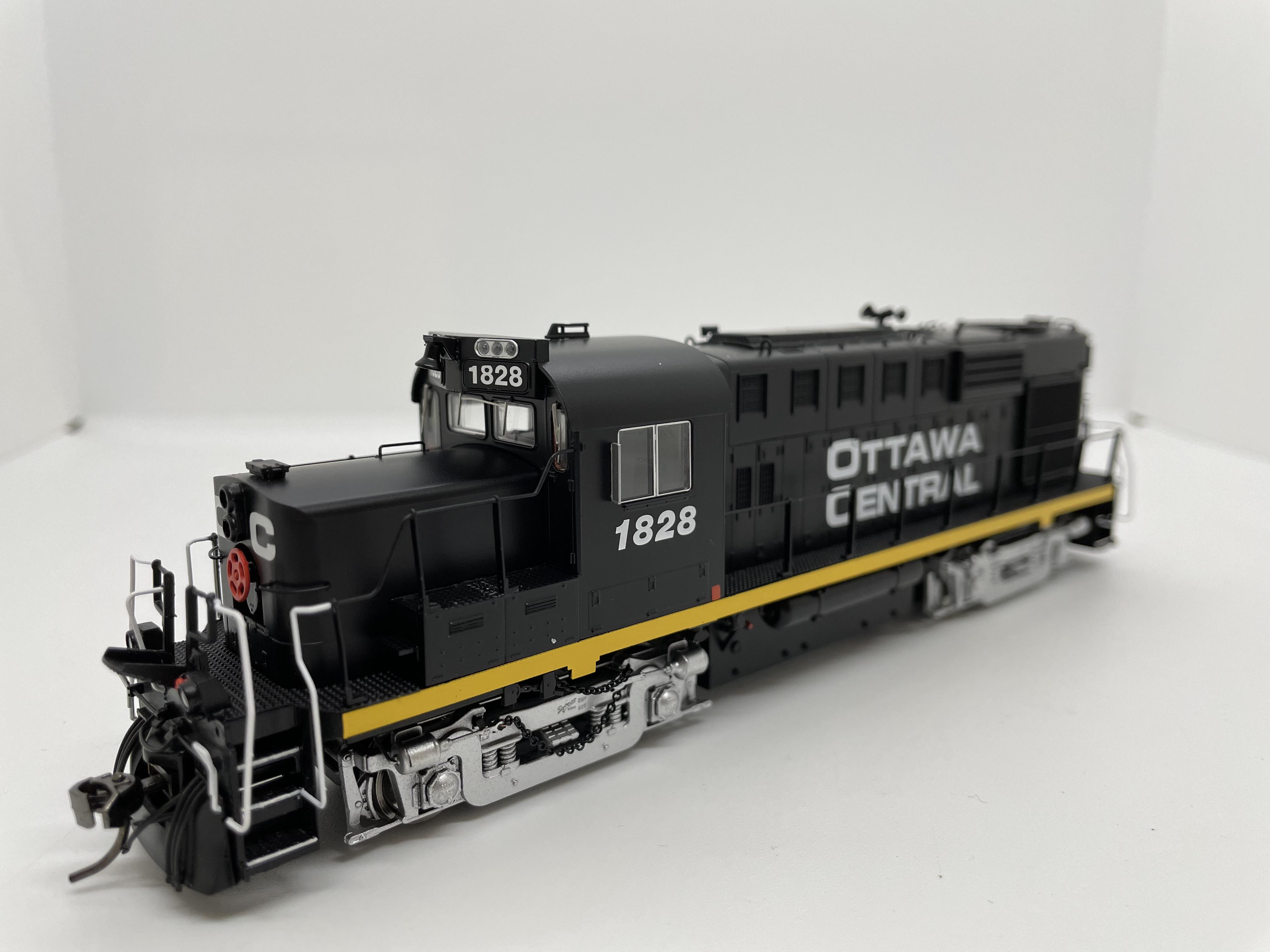 Rapido 32075 HO - RS-18u, DCC Ready - Ottawa Central #1815