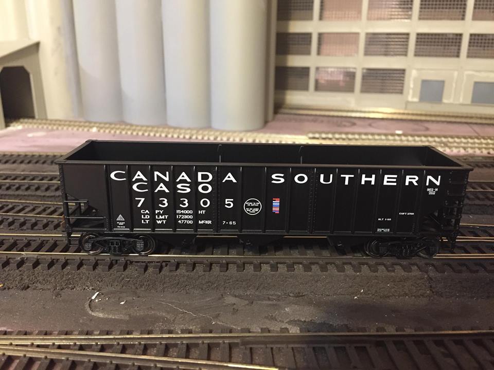 Bowser 41804 HO 14 Panel 70 Ton Hopper Canada Southern #74015