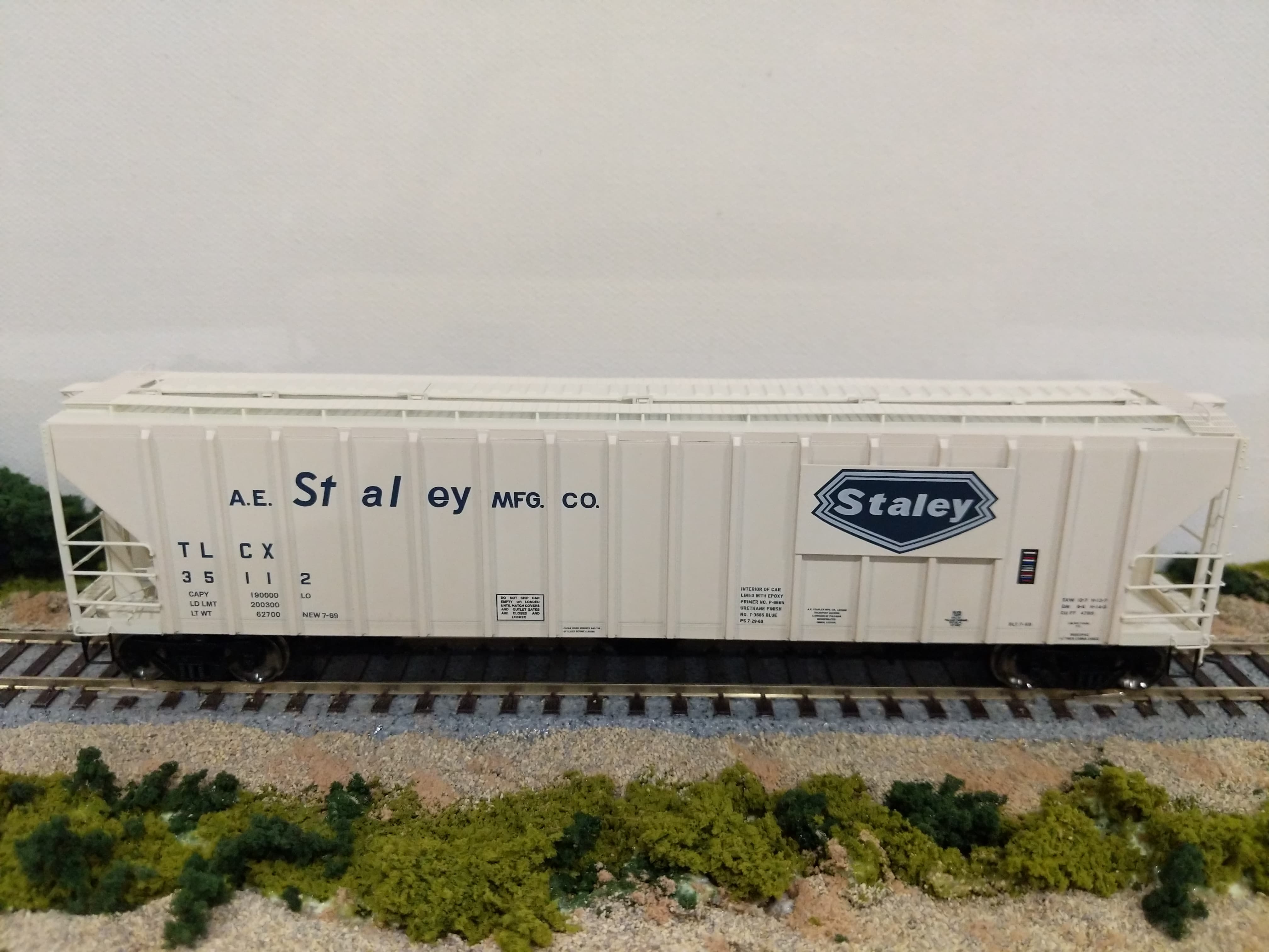 Intermountain 472213-03 HO Scale - 4785 PS2-CD Covered Hopper - Early - Staley #35076