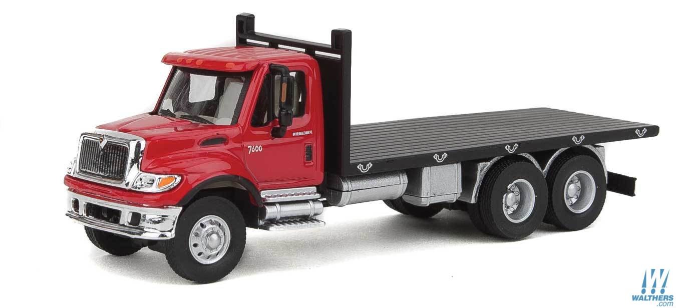 Walthers SceneMaster HO 11652 International(R) 7600 Flatbed Truck Red Cab w/ Black Flatbed