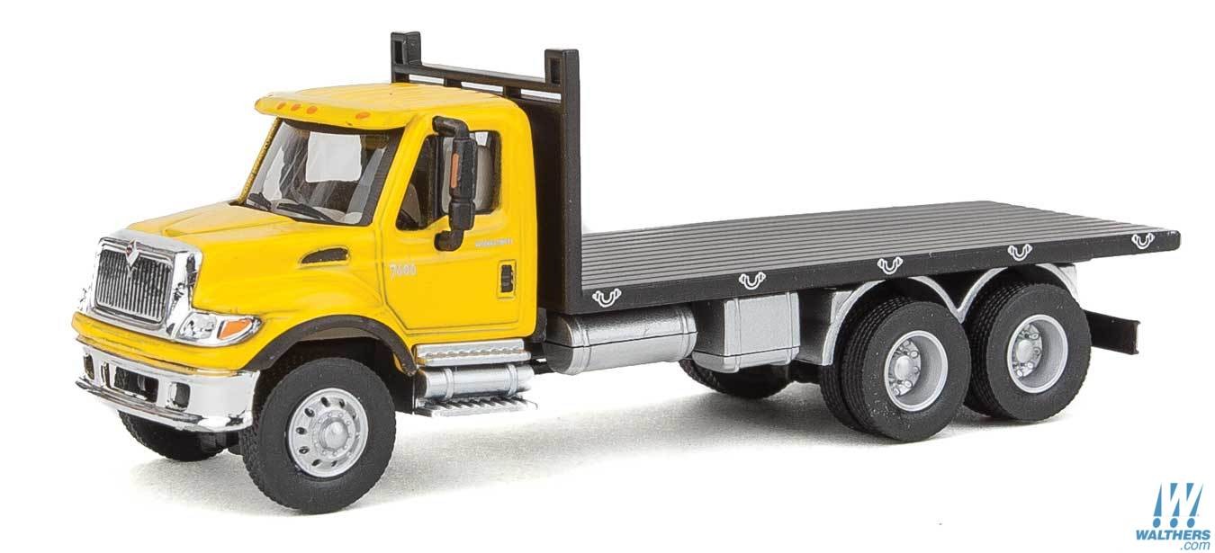 Walthers SceneMaster 11653 - HO International 7600 3-Axle Flatbed Truck - Assembled - Yellow Cab w/ Black bed