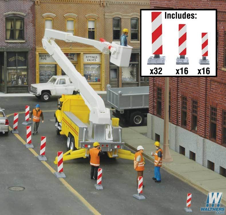 Walthers Scenemaster HO Construction Lane Markers (red/white)