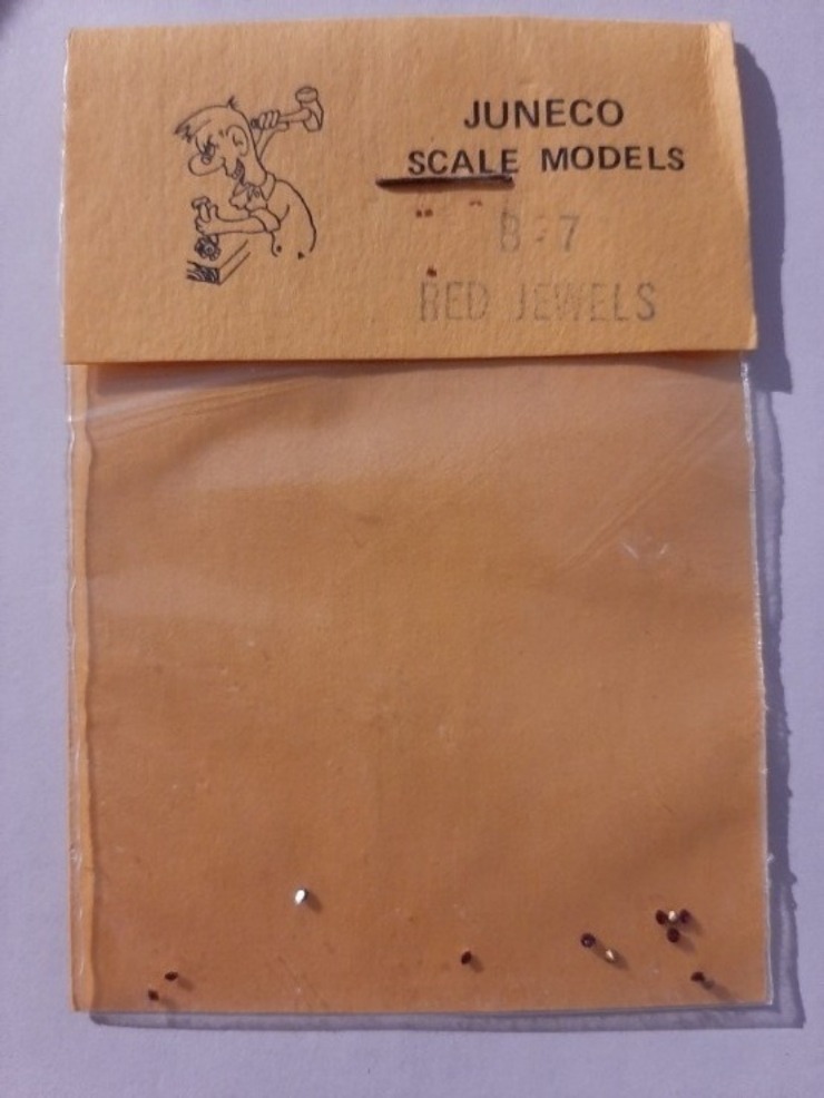 Juneco Scale Models B-7 - HO 3/4in Red Jewels (12/pkg)