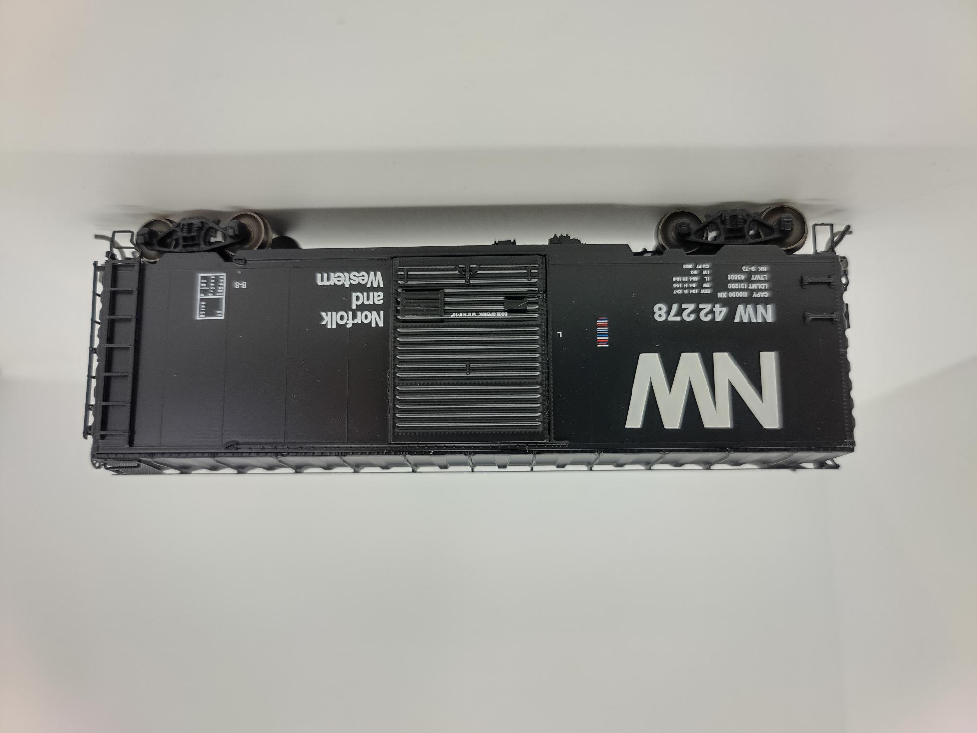 Intermountain 45424-01 - HO 40Ft PS-1 Boxcar - Norfolk & Western (Black Repaint) #42055