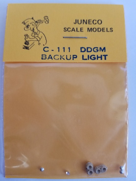 Juneco Scale Models C-111 Back Up Light - DDGM Pyle Double Vertical w/jewels, plastic (2/pkg)