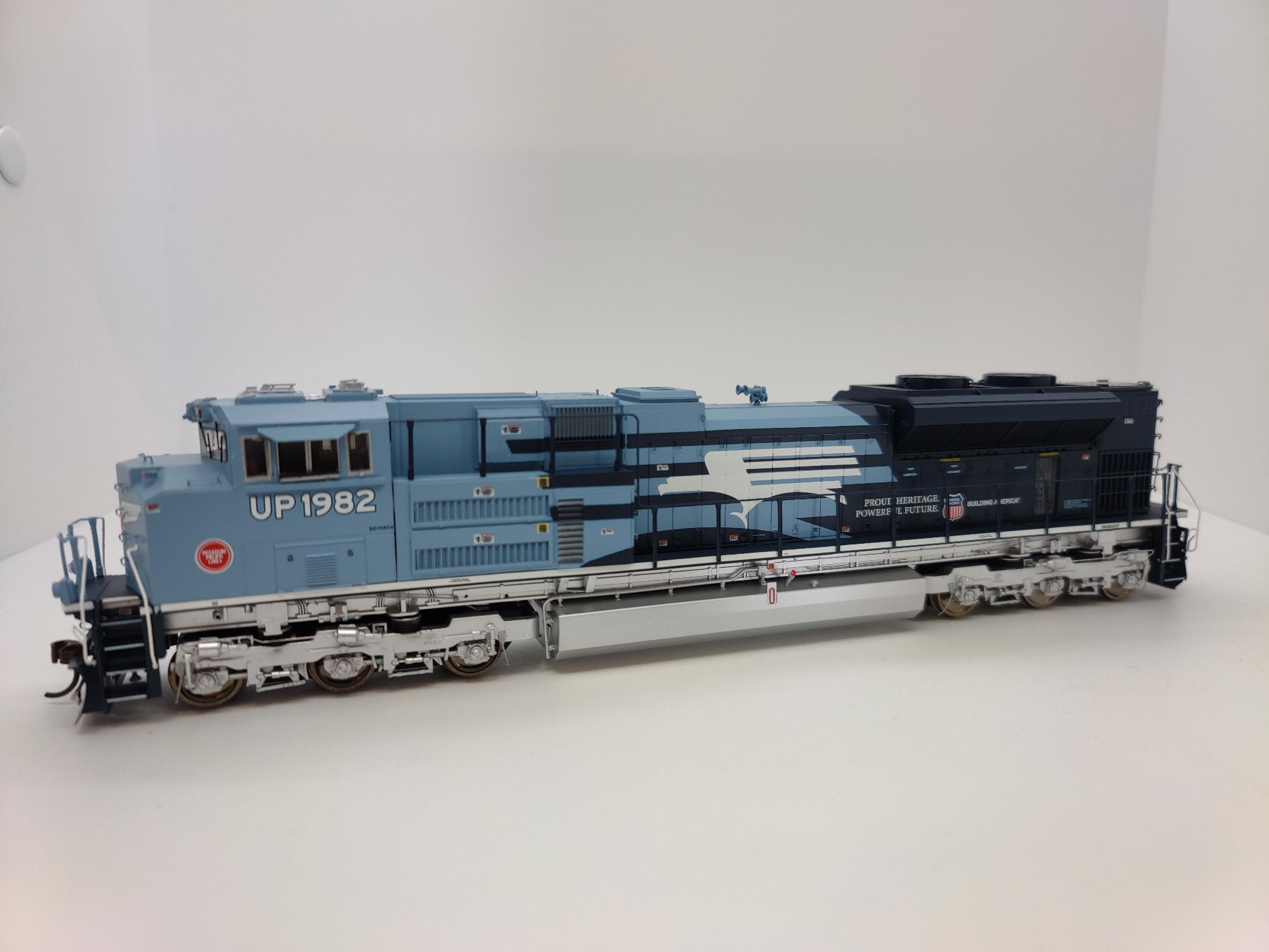 Athearn Genesis2 G01982 - HO SD70ACe - DCC & Sound - UP/MP/Heritage Repainted #1982