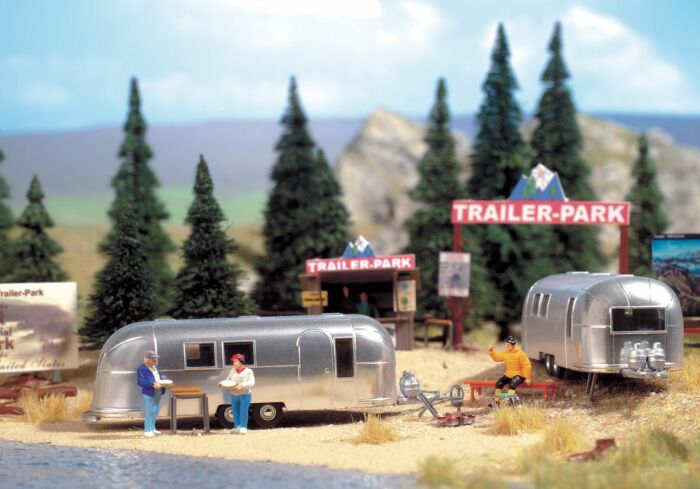 Walthers SceneMaster 2902 - HO Camp Site w/Two Trailers - Kit