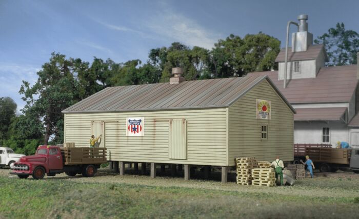 Walthers Cornerstone 3230 - N Scale Co-Operative Storage Shed on Pilings - Kit