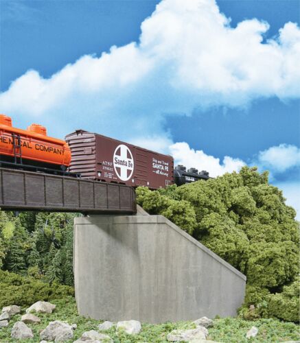 Walthers Cornerstone 4551 - HO Single-Track Railroad Bridge Concrete Abutments - Kit (2pk)