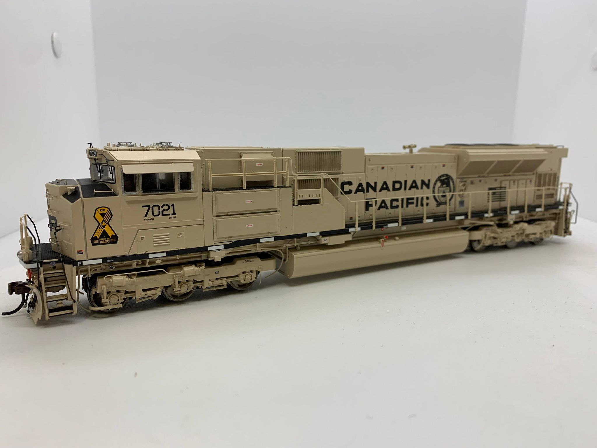 Athearn Genesis2 G75804 - HO SD70ACu - DCC/Sound - Canadian Pacific Railway (Army Heritage Unit) ...