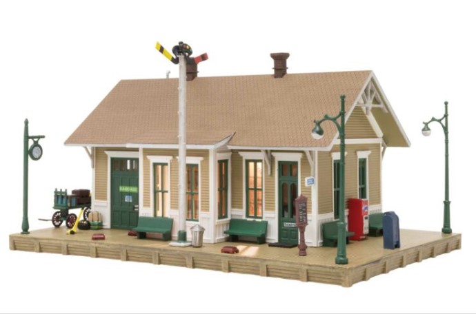Woodland Scenics 4928 - N Dansbury Depot - Built & Ready Landmark Structures(R) -- Assembled