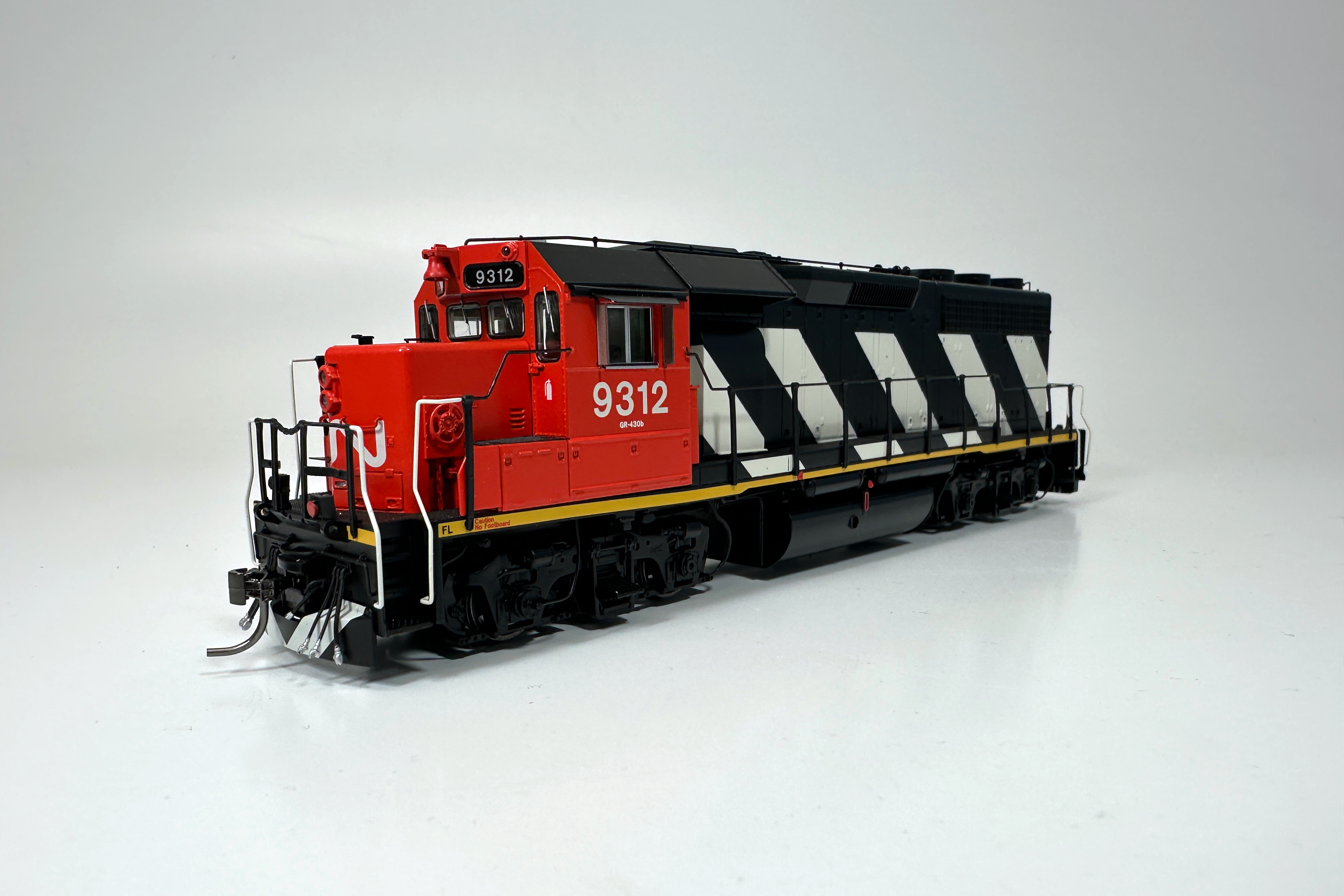 Rapido 40548 - HO EMD GP40 - DCC & Sound - Canadian National (Stripes) ##9312 - Otter Valley Rail...