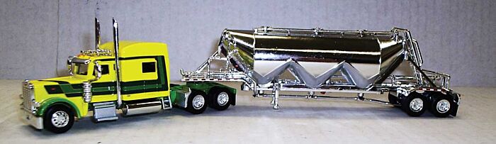 Trucks n Stuff SPEC013 - HO Peterbilt 389 Sleeper Cab Tractor w/Pneumatic Bulk Trailer
