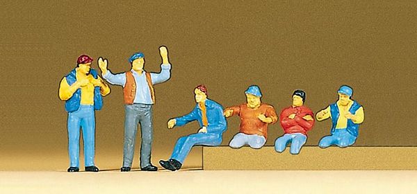 Preiser 10038 - HO Truck Drivers - Sitting & Standing (6)