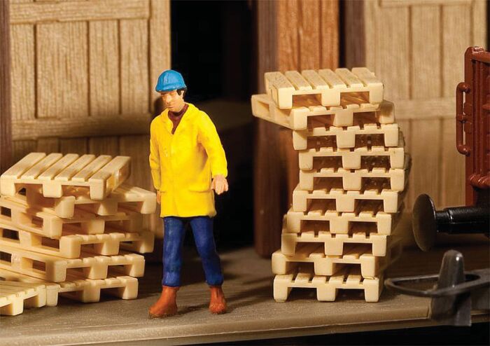 Walthers SceneMaster 4129 - HO Wood Pallets - Kit (12pk)