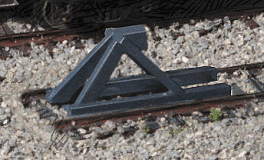 Walthers Cornerstone 2605 - N Scale Track Bumpers - Dark Gray (5/pkg)