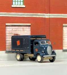 Sylvain Scale Models V-425-1 - HO 1938-39 Ford COE CNR Express Truck - Unpainted Resin Kit