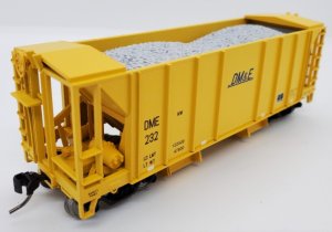 Bowser 43134 - HO RTR 70 Ton 2 Ballast Hopper w/ Side Chutes - DM&E #215