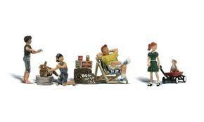 Woodland Scenics 2195 - N Scenic Accent Figures - Dog Wash