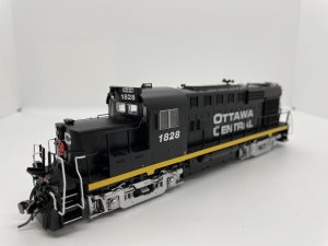 Rapido 32076 HO - RS-18u, DCC Ready - Ottawa Central #1828